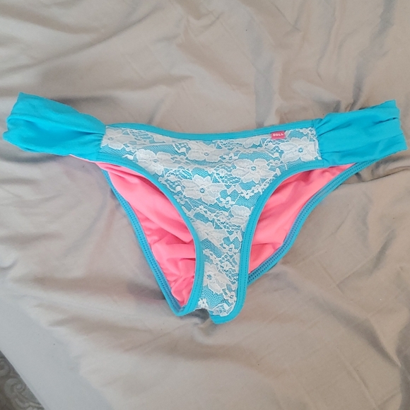 Bikini with lace overlay and scrunch bum - Picture 4 of 8